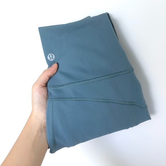 *SOLD* Lululemon In Movement - Picture 1 of 5